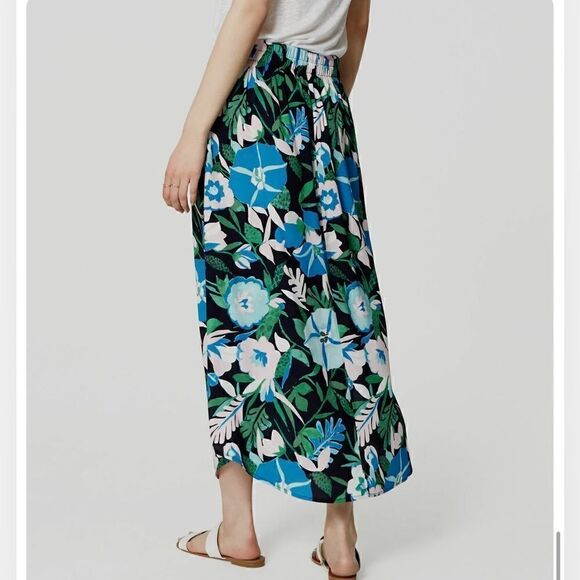 Loft floral skirt 30” length, elasticized waist - Picture 5 of 6